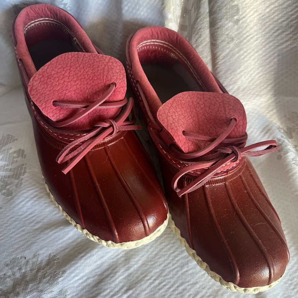 New women's size 8 L.L. Bean duck shoes.